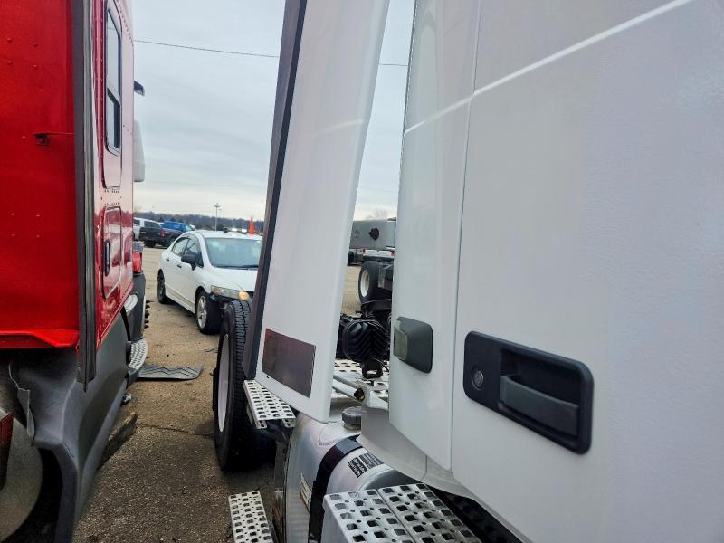 2017 Volvo VNL Semi Truck