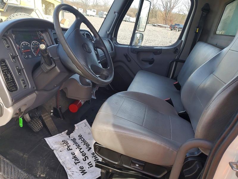 2016 Freigliner 2016 Freightliner Business Class M2 BOX Truck