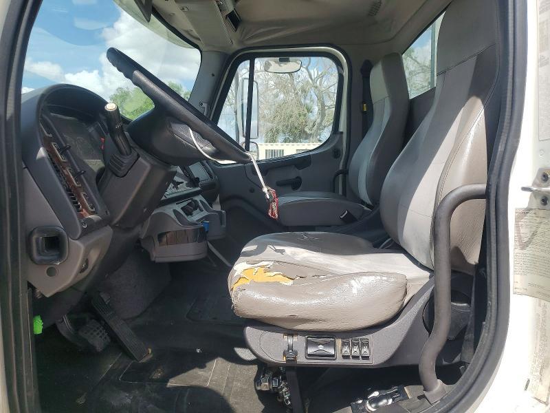 2014 Freigliner 2014 Freightliner Business Class M2 box Truck