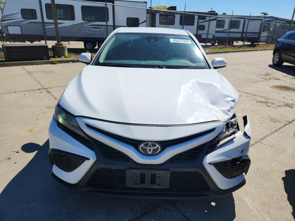 2021 Toyota Camry se