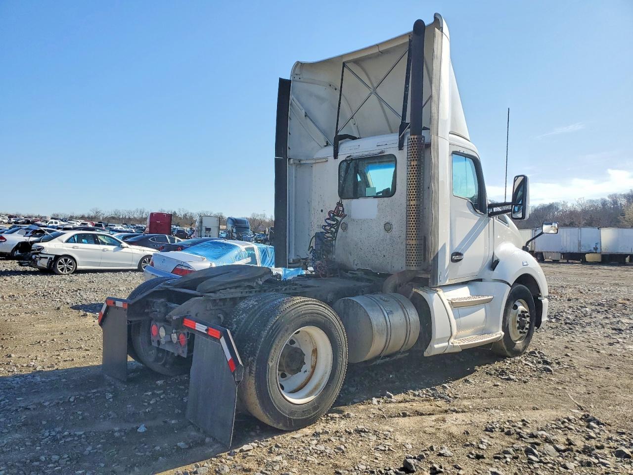 2015 Kenworth T680 Semi Truck