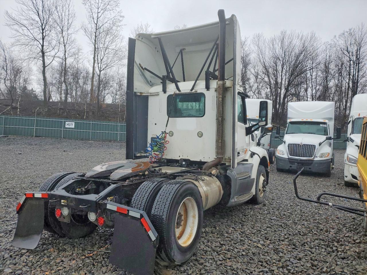 2016 Peterbilt 579 Semi Truck