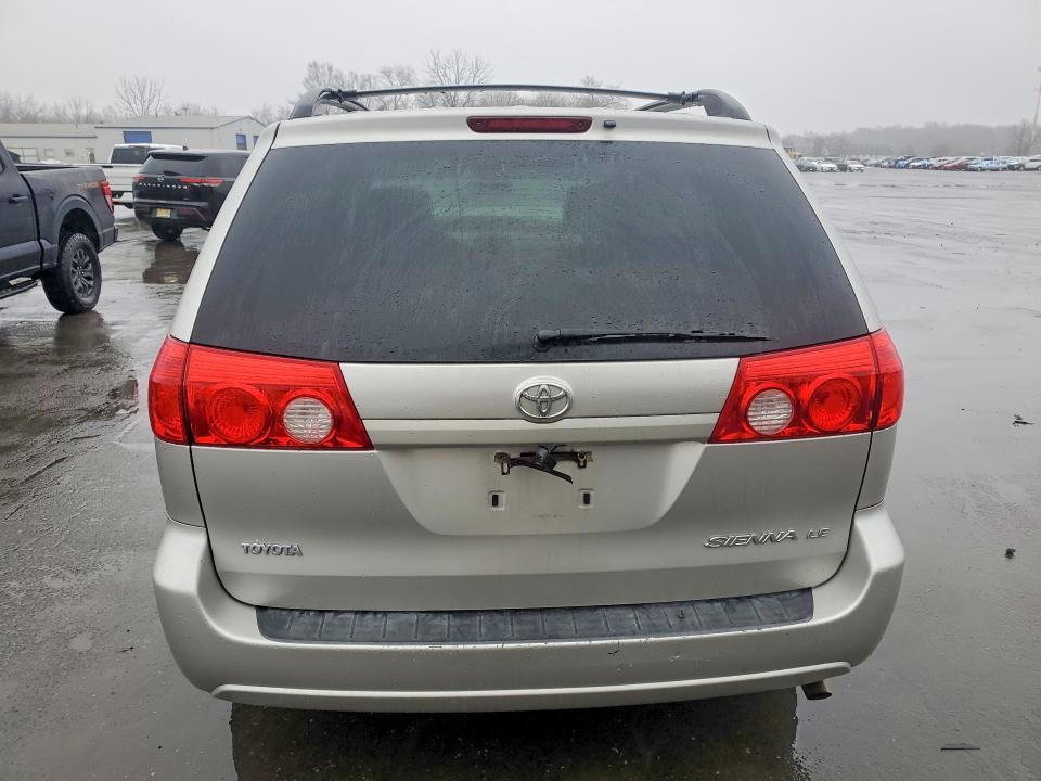 2010 Toyota Sienna le 7-passenger