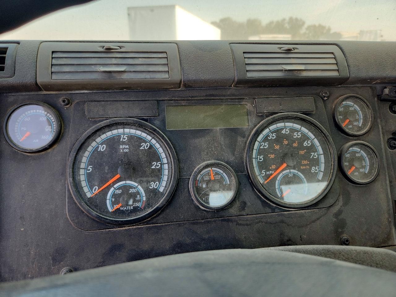 2015 Freightliner Cascadia Semi Truck