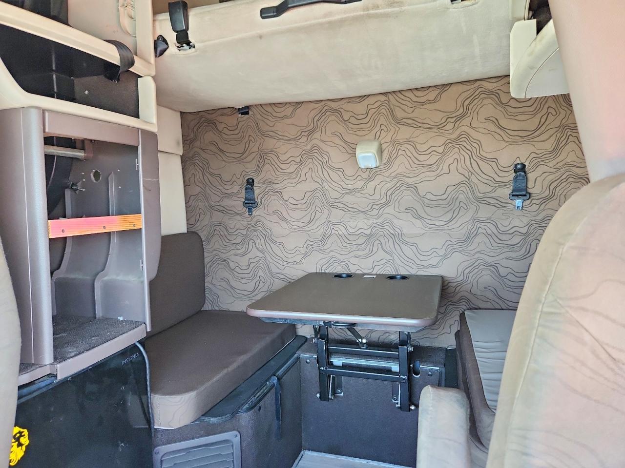 2016 Volvo VNL Semi Truck