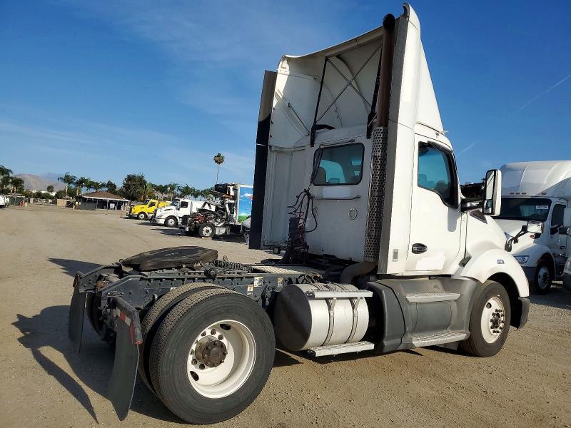 2017 Kenworth T680 Semi Truck