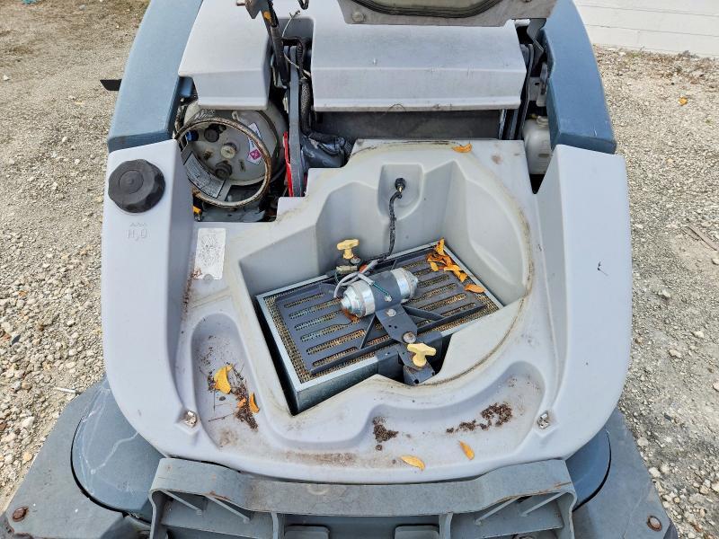 2014 Advance CS7010 Sweeper