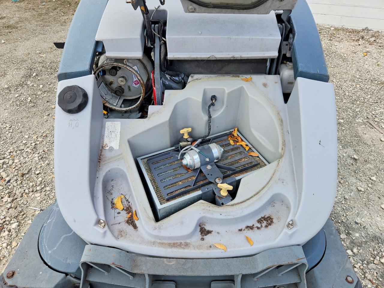 2014 Advance CS7010 Sweeper