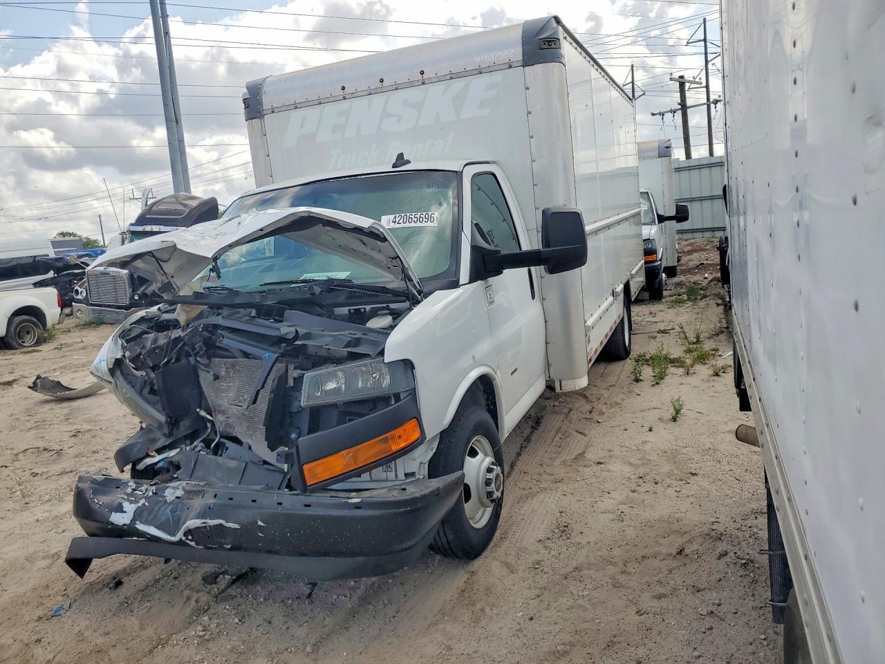 2023 GMC Savana BOX Truck