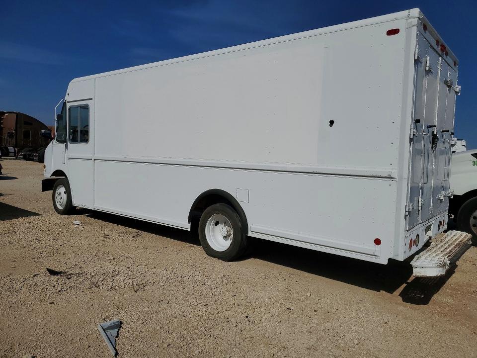 2006 Freightliner MT45G Delivery Van
