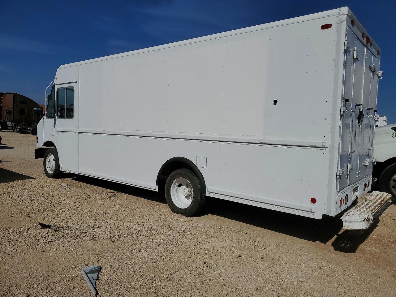 2006 Freightliner MT45G Delivery Van
