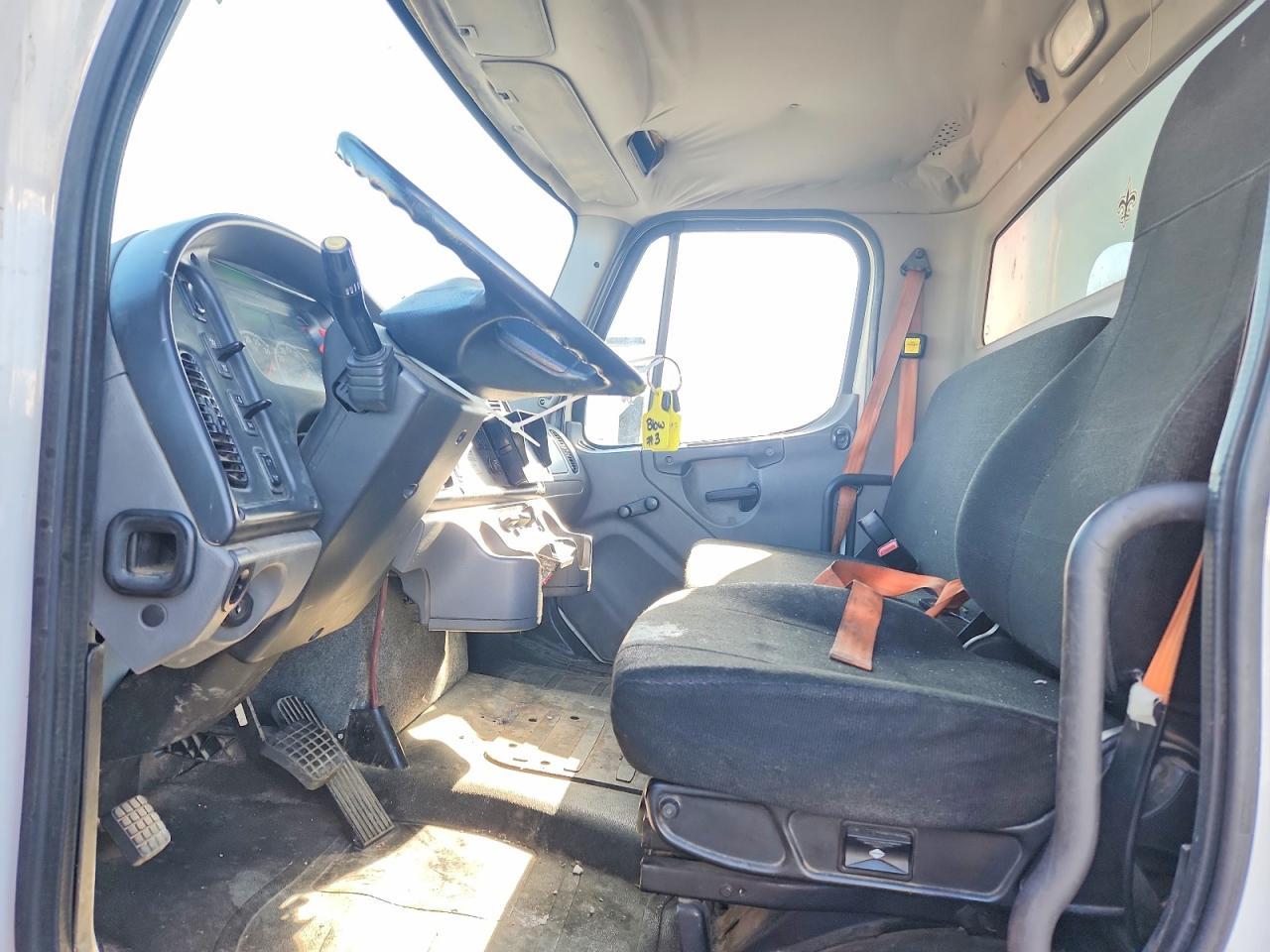 2018 Freightliner Business Class M2 BOX Truck