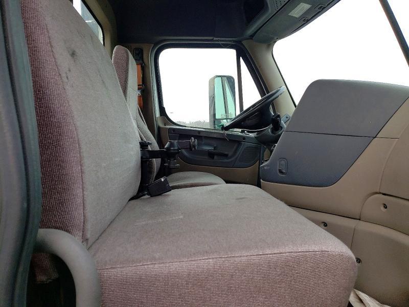 2020 Freightliner Cascadia 1