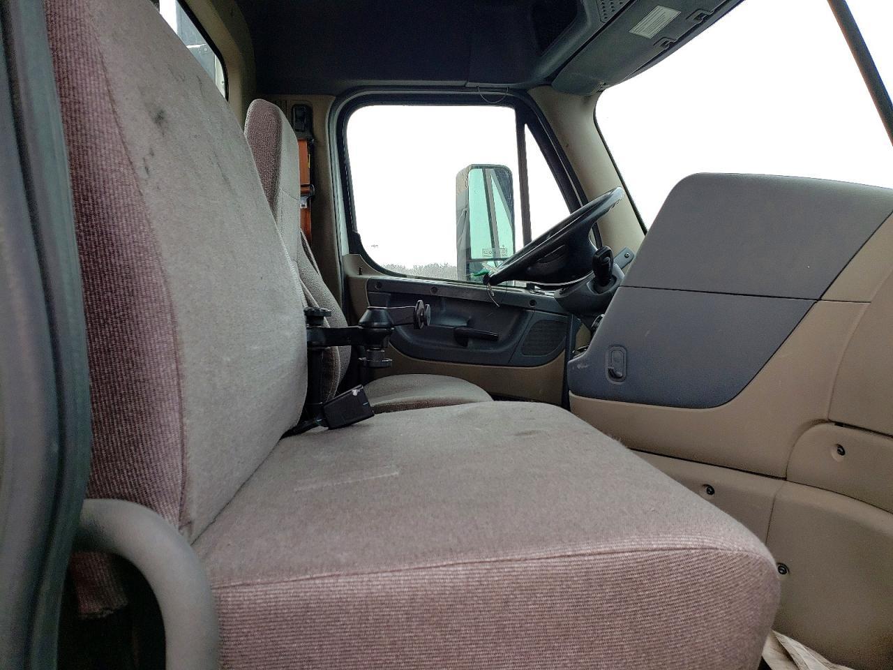 2020 Freightliner Cascadia 1
