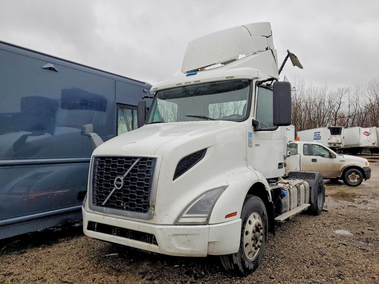2020 Volvo VNR Semi Truck