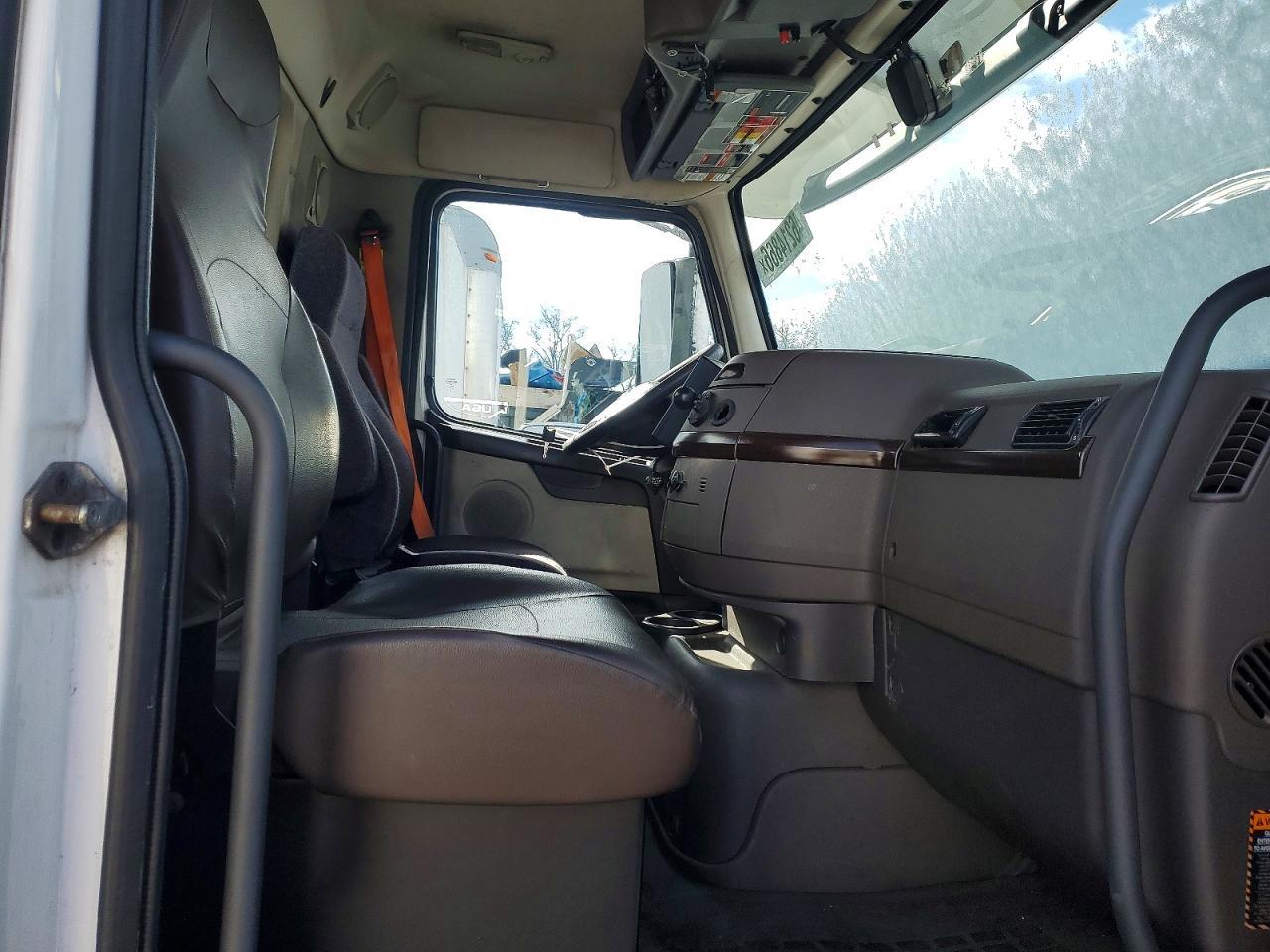2018 Volvo VNL Semi Truck