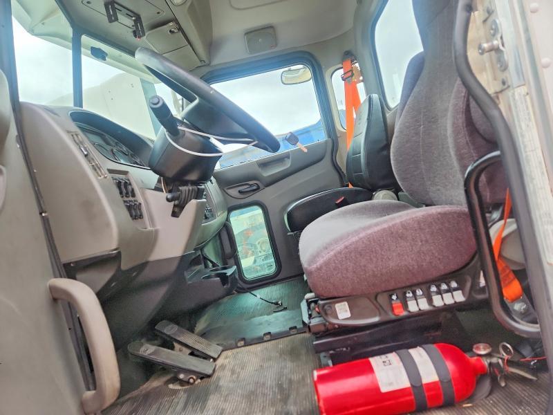 2017 Peterbilt 348 Semi Truck