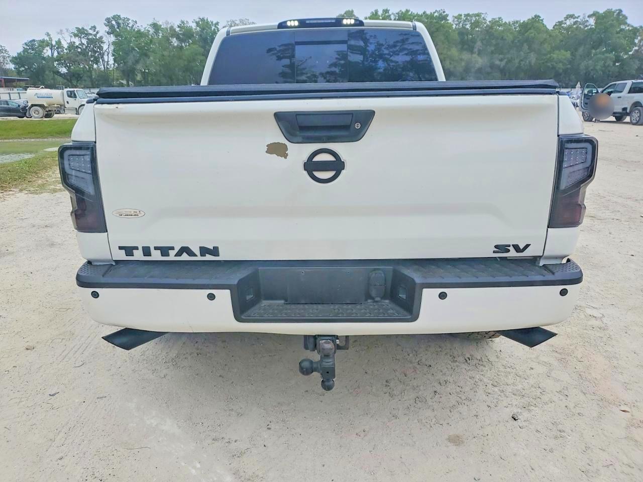 2017 Nissan Titan SV