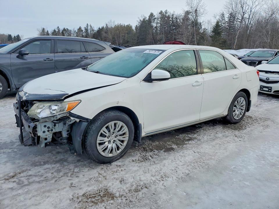 2014 Toyota Camry le 4DR