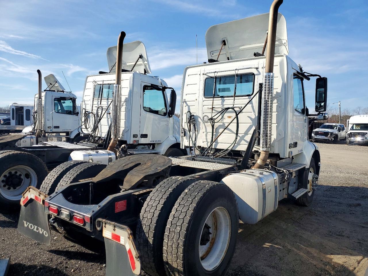 2019 Volvo VNR Semi Truck
