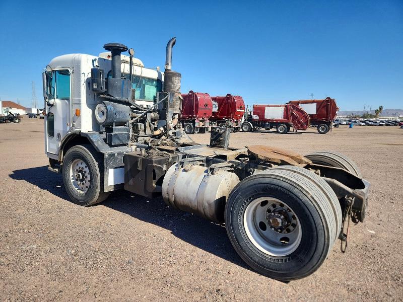 2006 Peterbilt Tractor 2006 Peterbilt 320 Semi Truck