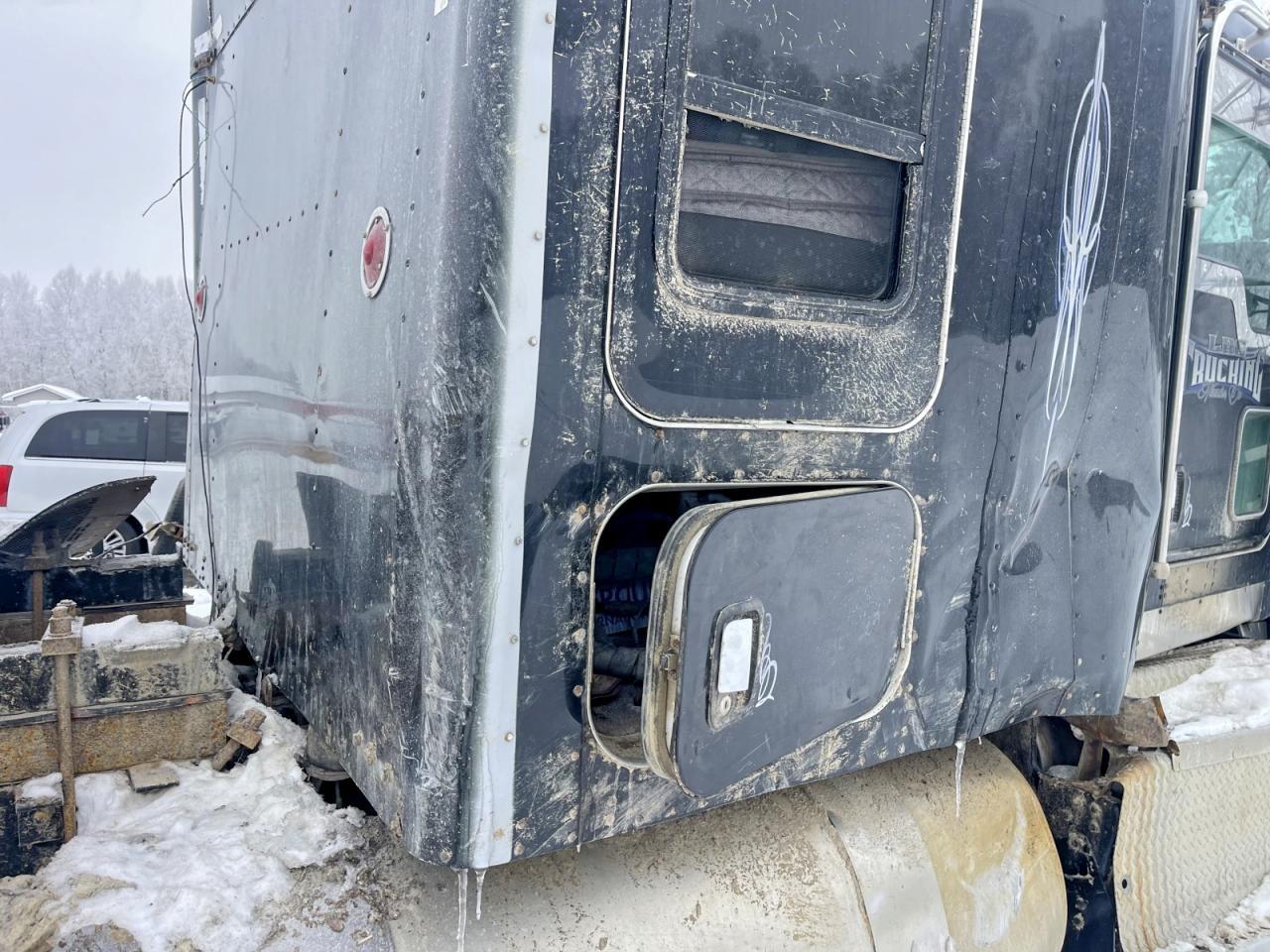 2017 Kenworth Construction W900