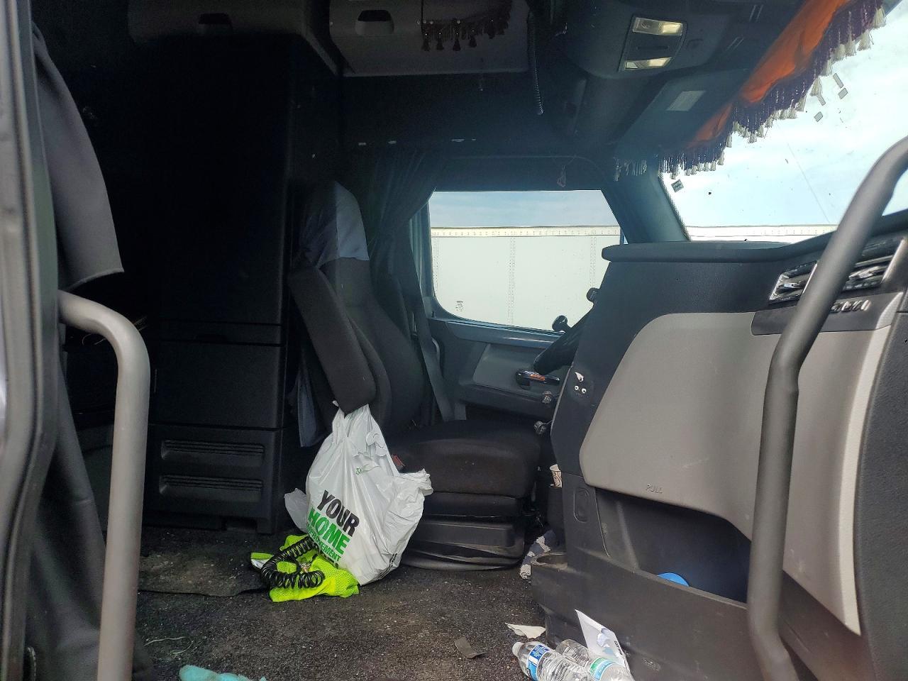 2021 Freightliner Cascadia 1-Semi Truck