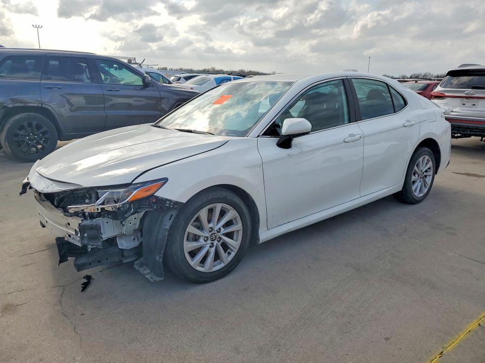 2021 Toyota Camry le