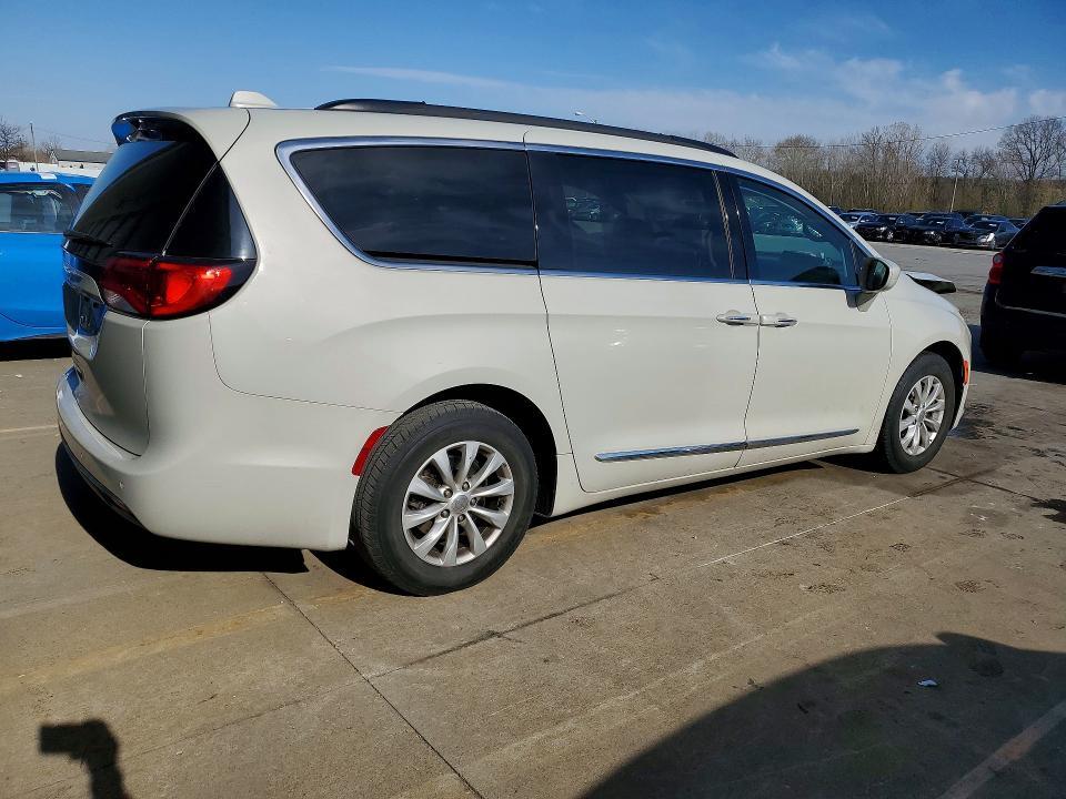 2017 Chrysler Pacifica Touring l