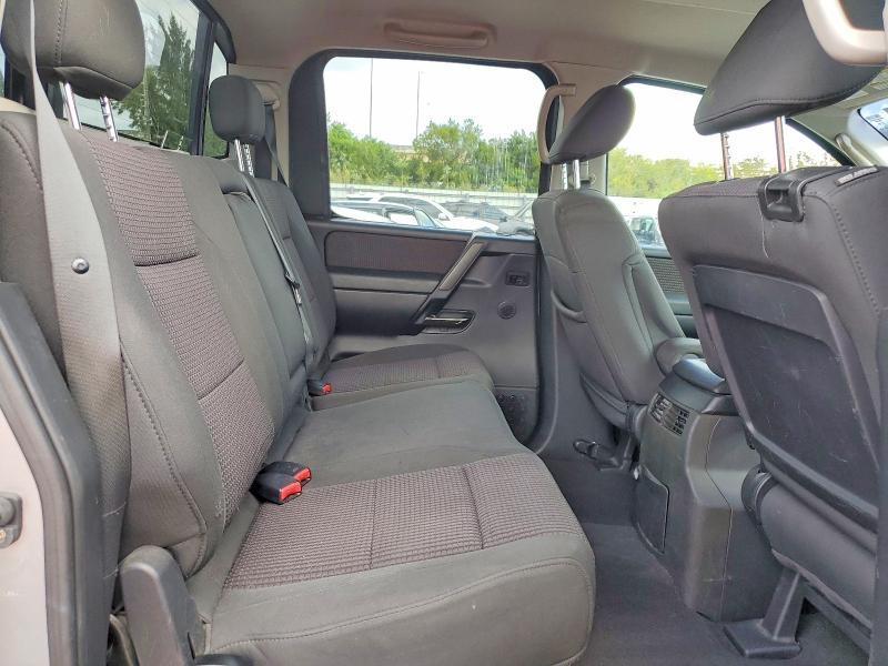 2010 Nissan Titan SE