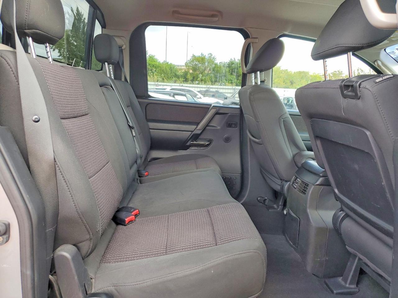 2010 Nissan Titan SE