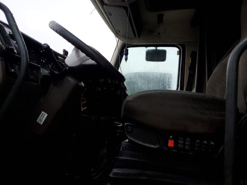 2017 Volvo VNL64T