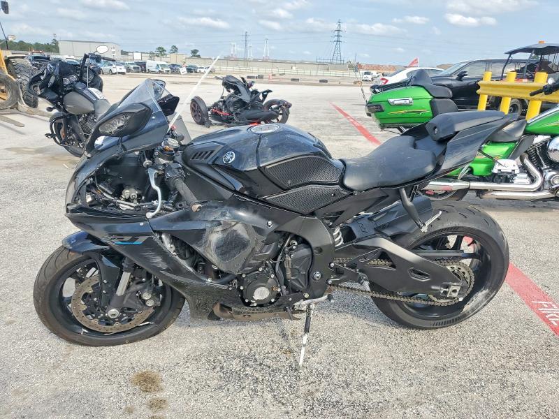 2022 Yama YZFR1