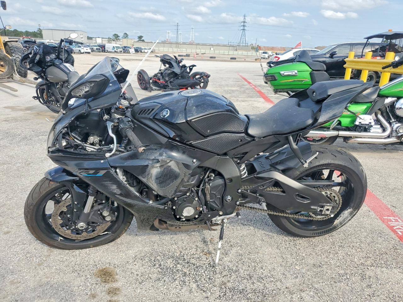2022 Yama YZFR1