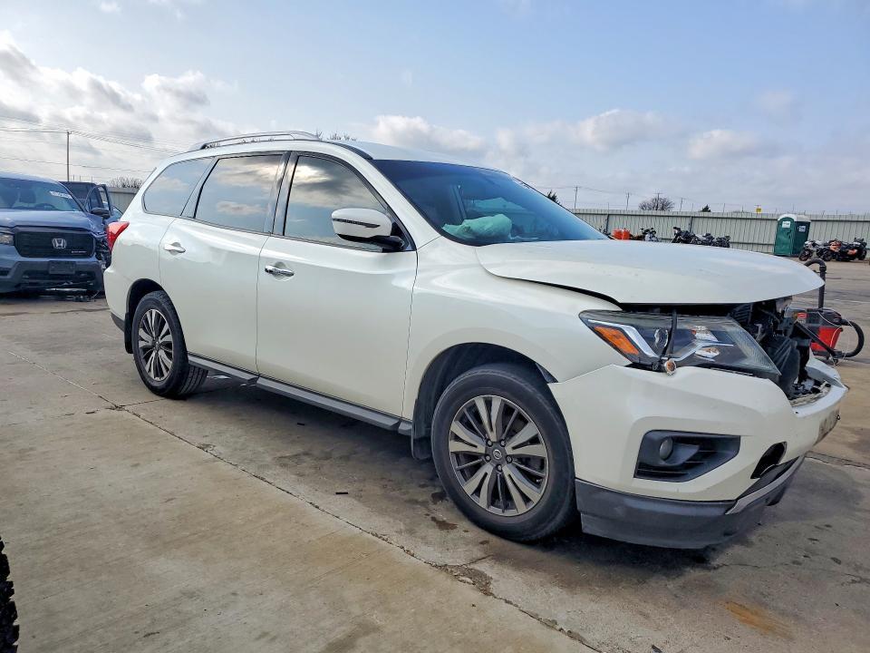 2017 Nissan Pathfinder sv