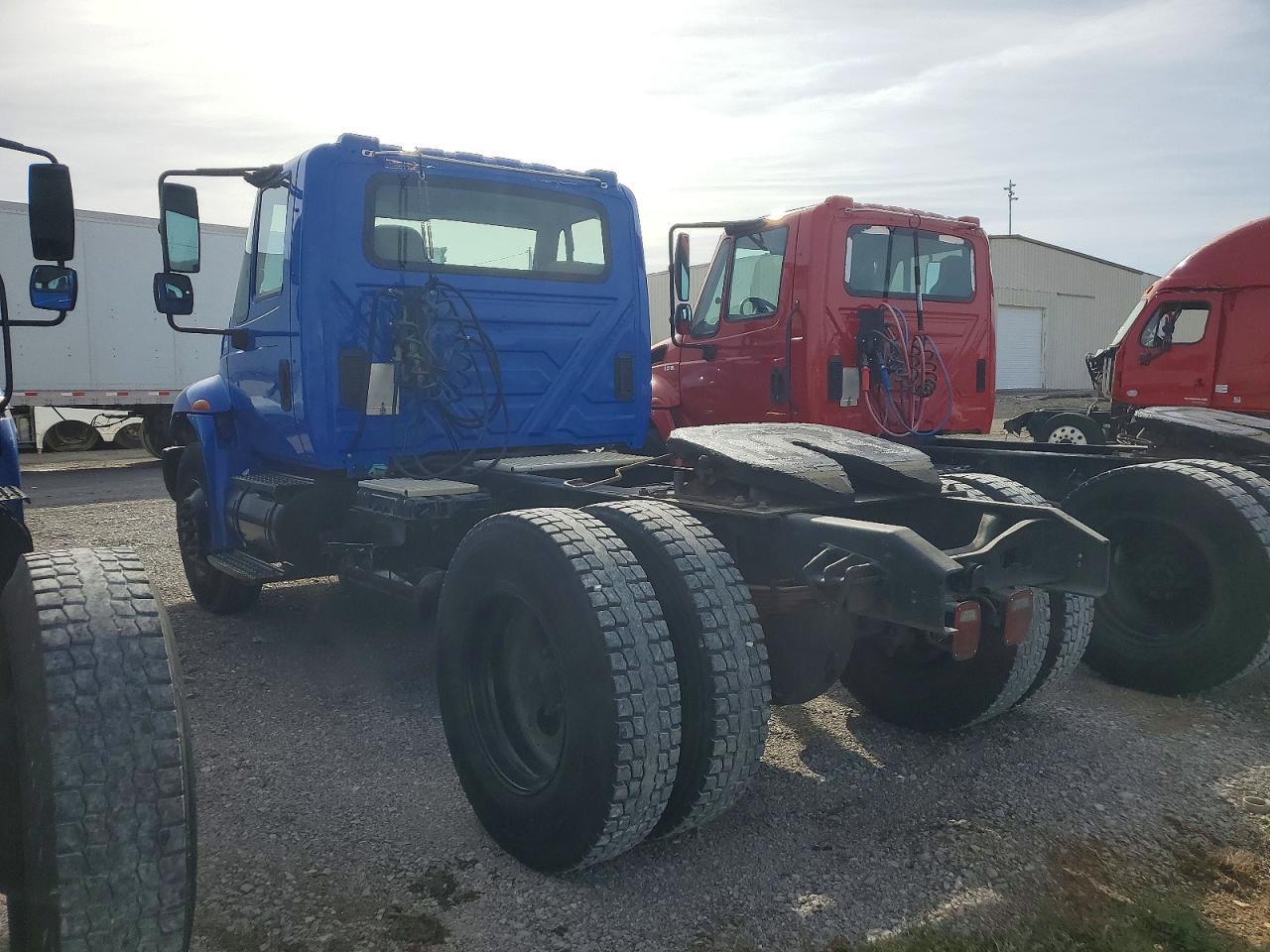 2003 International 4300 Semi Truck