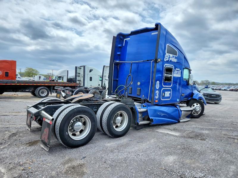 2015 Kenworth T680 Semi Truck