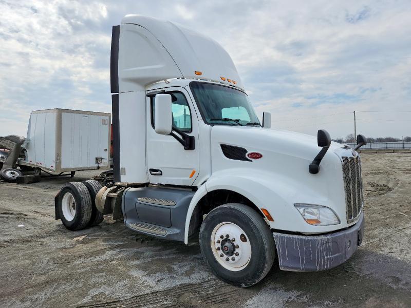 2017 Peterbilt 579 Semi Truck