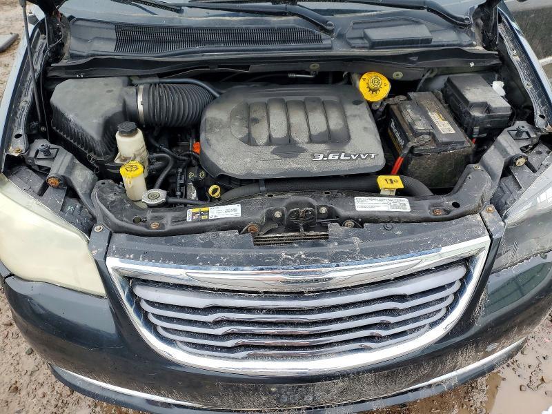 2015 Chrysler Town & Country s