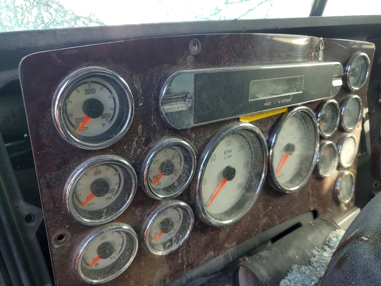 2013 Freigliner 2013 Freightliner 122SD-Truck Cab AND Chassis