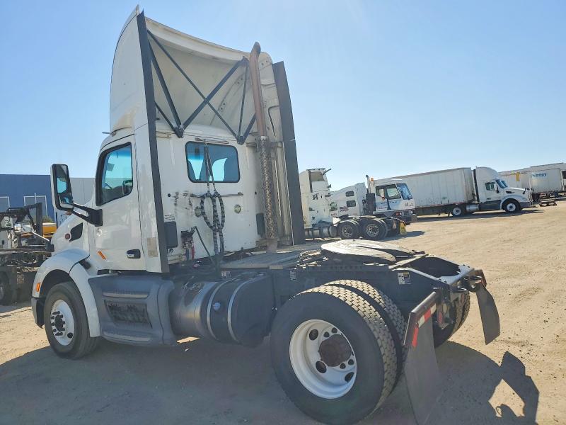 2017 Peterbilt 579-Semi Truck