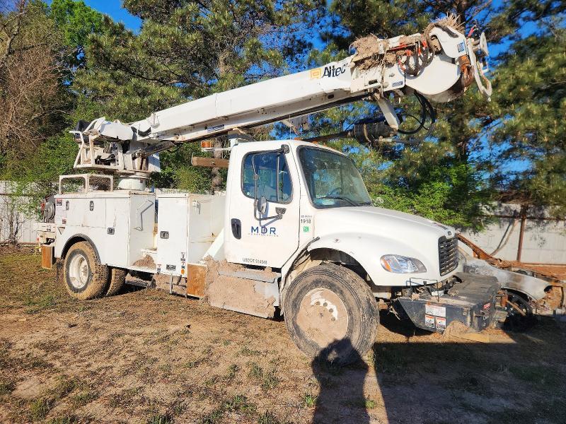 2024 Freightliner Business Class M2 Digger Derrick Truck