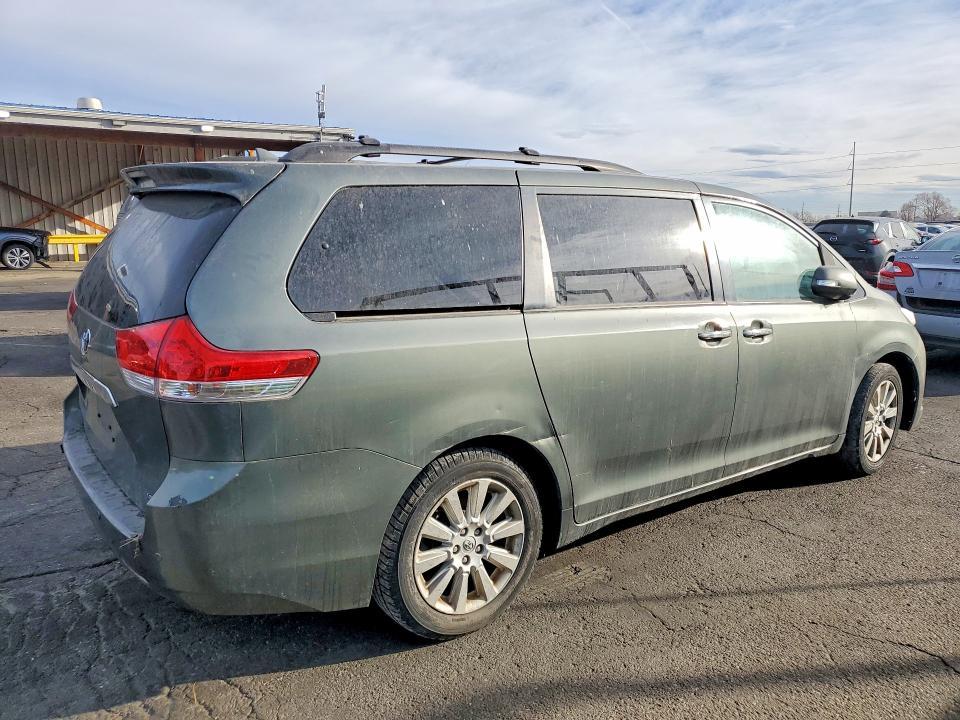 2014 Toyota Sienna Limited 7-passenger