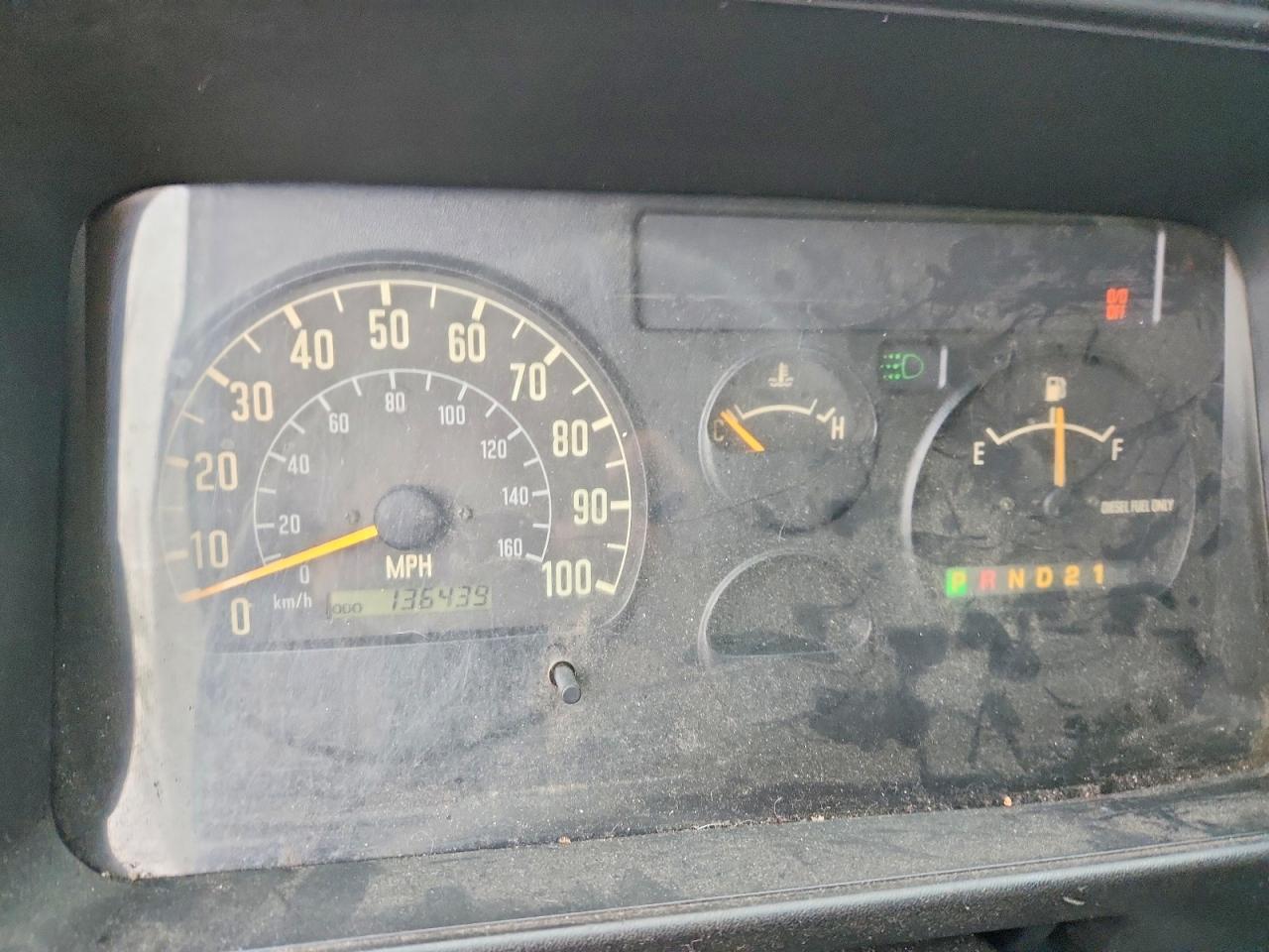 2004 Isuzu NPR BOX Truck