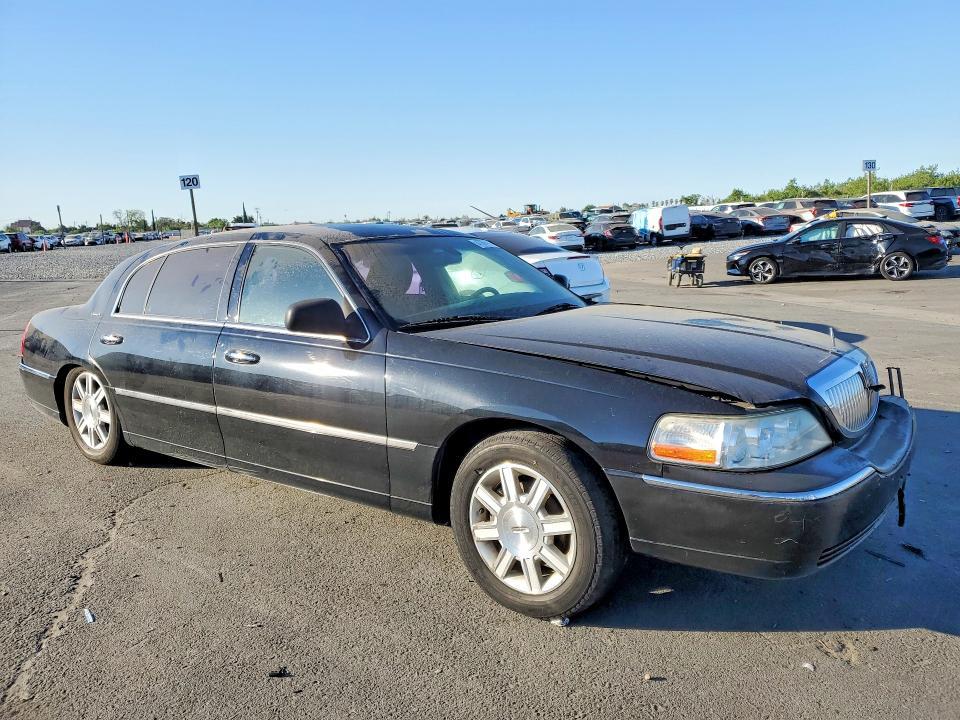 2011 Lincoln Town car Executive l