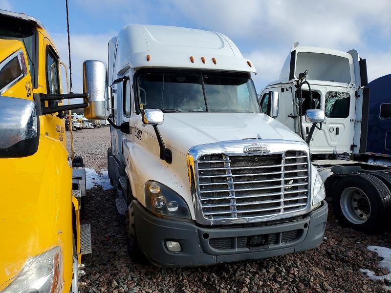 2016 Freigliner 2016 Freightliner Cascadia 125 Semi Truck