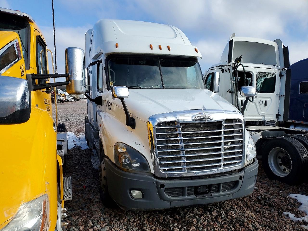 2016 Freigliner 2016 Freightliner Cascadia 125 Semi Truck