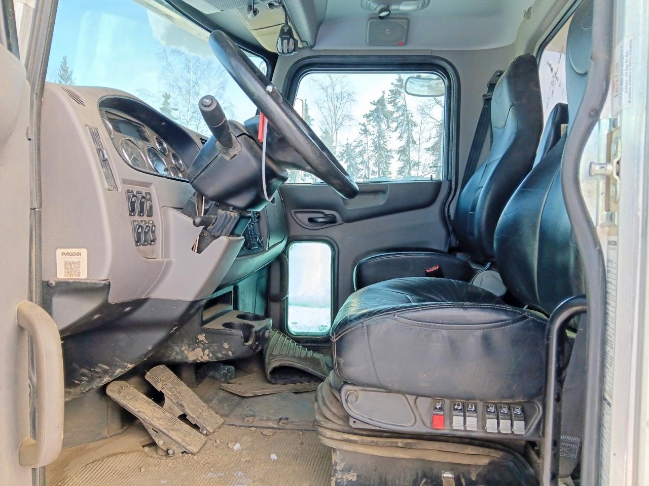 2019 Peterbilt 348