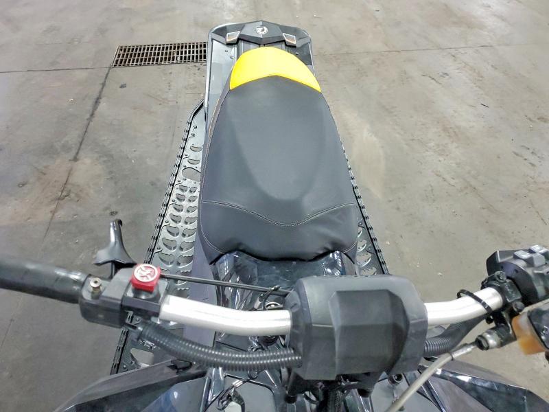 2016 Skidoo Blizzard 600 E-TEC 1