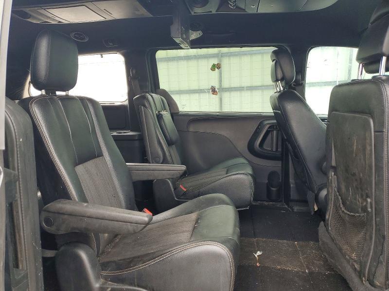 2015 Chrysler Town & Country s